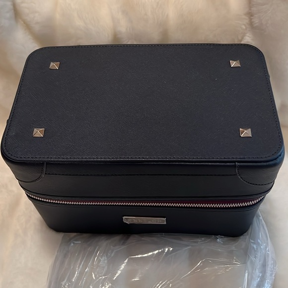 🤎🤎NWOT STUNNING 💜DOTERRA💜CARRY CASE. HOLD A TON OF OILS. - Picture 7 of 13